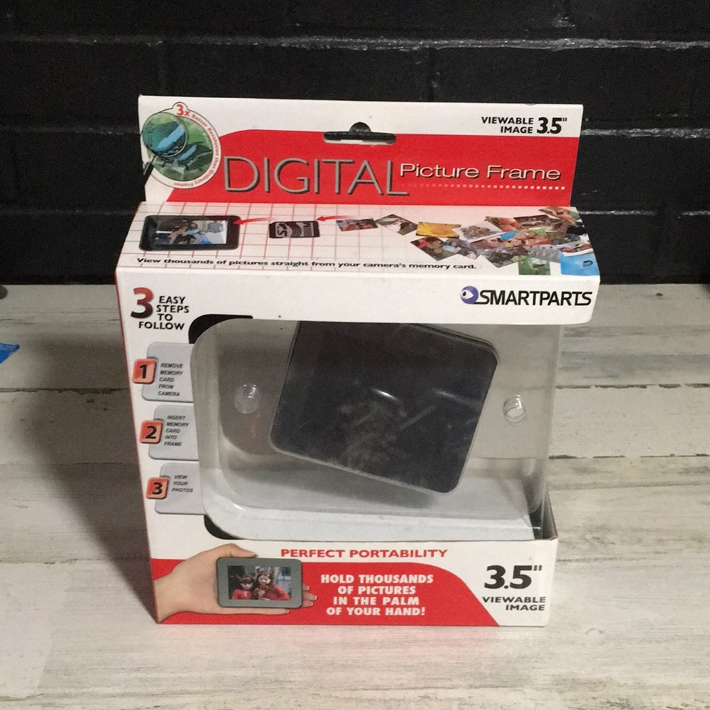 SmartParts viewable image 3.5” digital picture frame rechargeable with stand